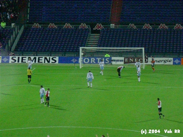 Feyenoord - Hearts 3-0 21-10-2004 (20).JPG