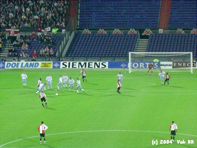Feyenoord - Hearts 3-0 21-10-2004 (21).JPG