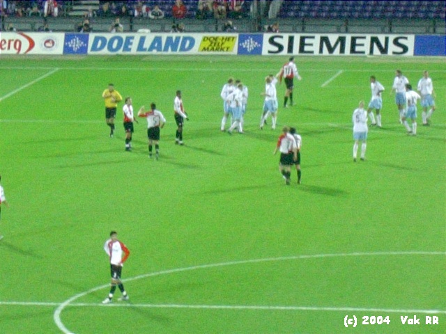 Feyenoord - Hearts 3-0 21-10-2004 (22).JPG