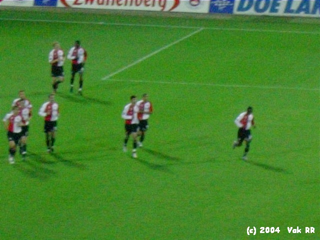 Feyenoord - Hearts 3-0 21-10-2004 (24).JPG