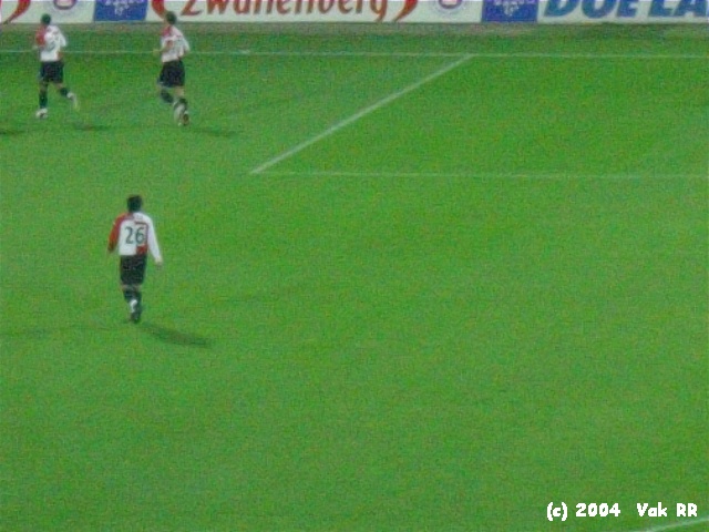 Feyenoord - Hearts 3-0 21-10-2004 (25).JPG