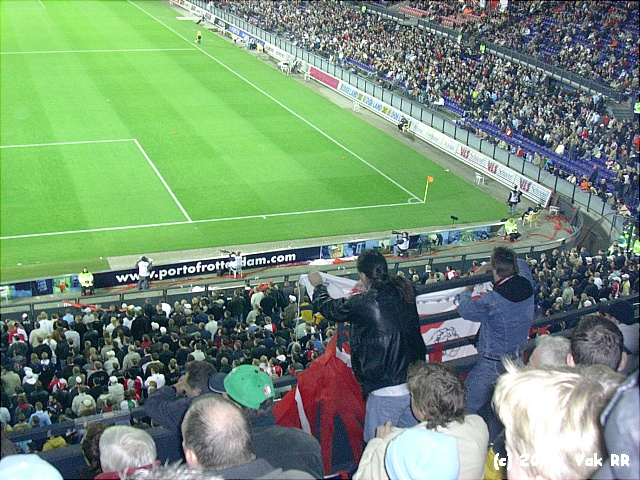 Feyenoord - Hearts 3-0 21-10-2004 (33).JPG