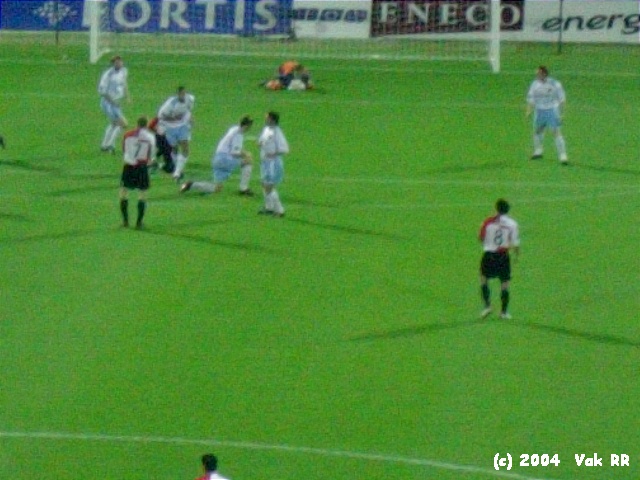 Feyenoord - Hearts 3-0 21-10-2004 (34).JPG