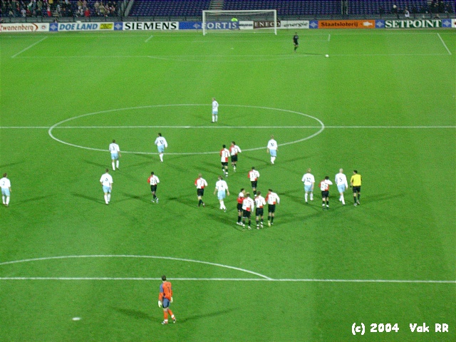 Feyenoord - Hearts 3-0 21-10-2004 (7).JPG